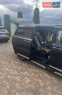 Минивэн Kia Carnival 2021 в 
