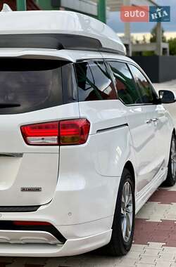 Мінівен Kia Carnival 2017 в 