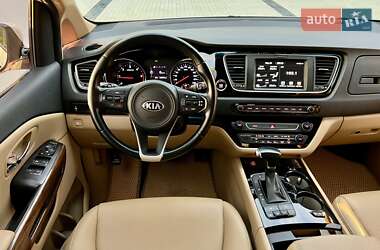 Мінівен Kia Carnival 2017 в 