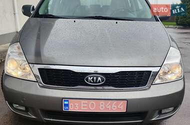 Минивэн Kia Carnival 2012 в 