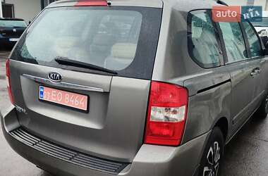 Минивэн Kia Carnival 2012 в 