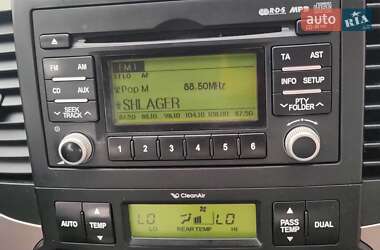 Минивэн Kia Carnival 2012 в 