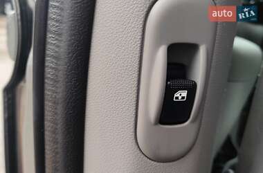 Минивэн Kia Carnival 2012 в 