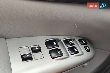 Минивэн Kia Carnival 2012 в 