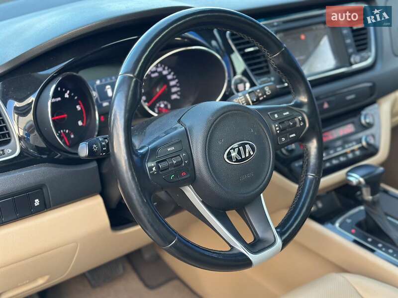 Мінівен Kia Carnival 2017 в Одесі