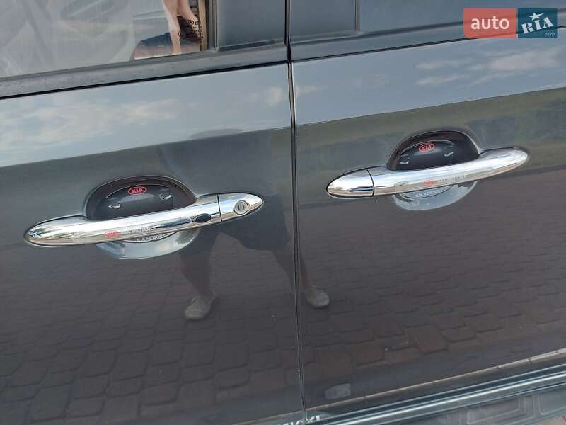 Минивэн Kia Carnival 2015 в Днепре фото 13 Минивэн Kia Carnival 2015 в Днепре