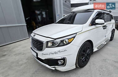 Минивэн Kia Carnival 2017 в Киеве