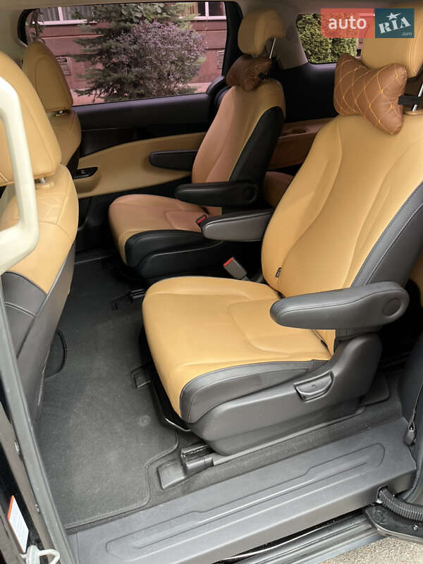Минивэн Kia Carnival 2021 в Киеве