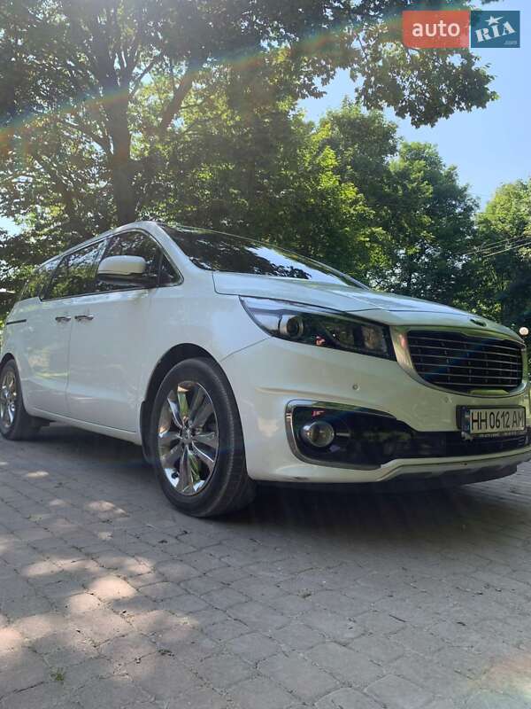 Минивэн Kia Carnival 2017 в Киеве
