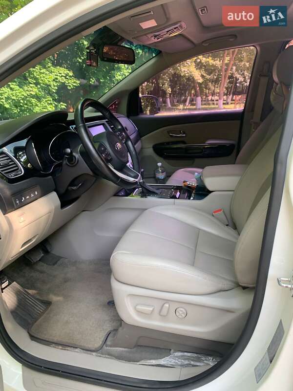 Минивэн Kia Carnival 2017 в Киеве