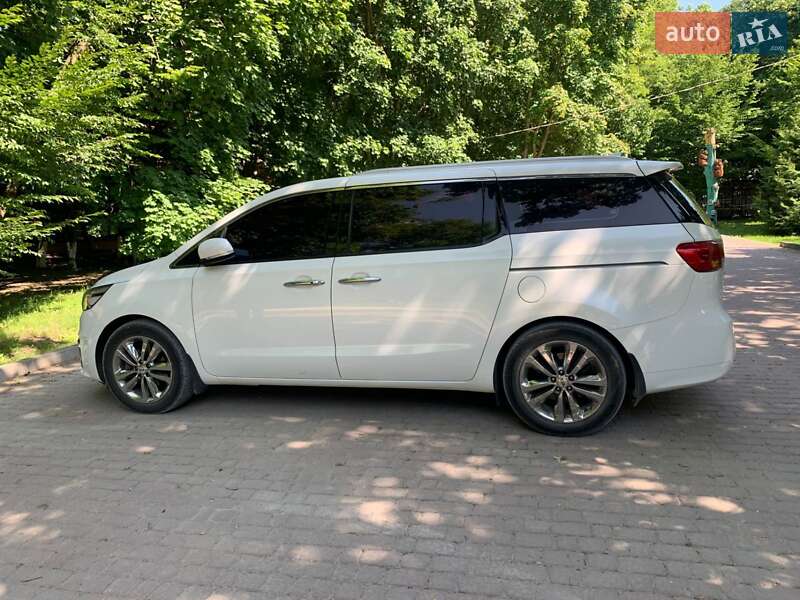 Минивэн Kia Carnival 2017 в Киеве