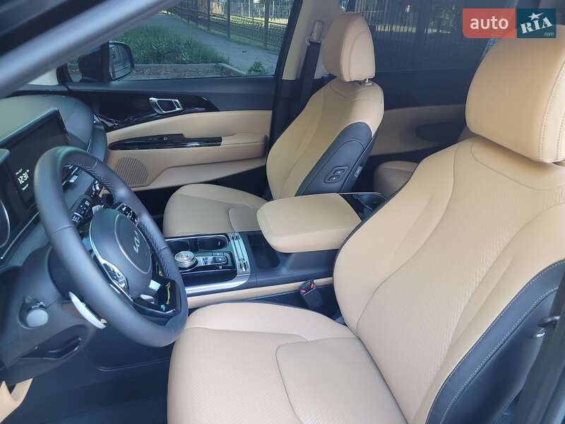 Мінівен Kia Carnival 2023 в Полтаві