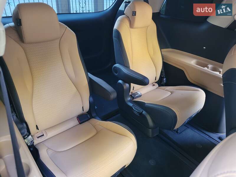 Мінівен Kia Carnival 2023 в Полтаві