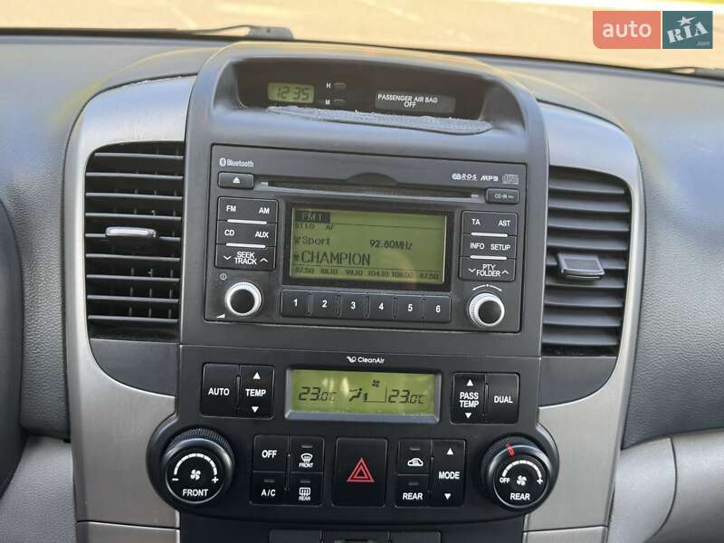 Мінівен Kia Carnival 2012 в Вінниці