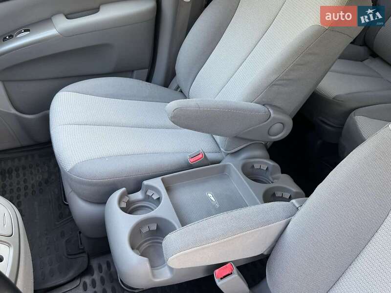 Мінівен Kia Carnival 2012 в Вінниці