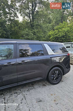 Минивэн Kia Carnival 2023 в 
