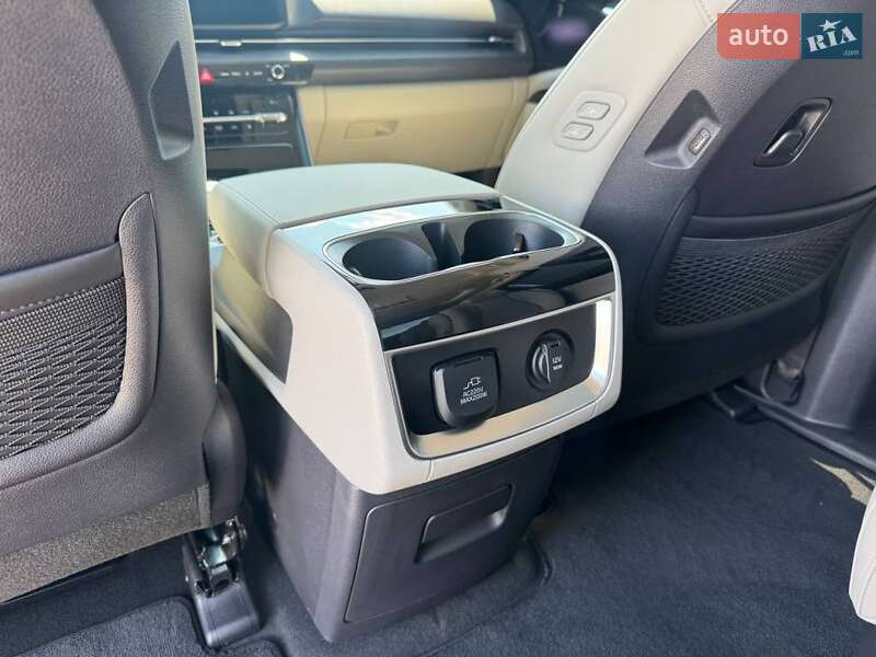 Минивэн Kia Carnival 2023 в Киеве