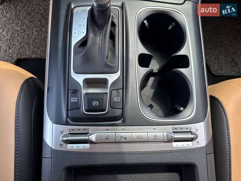 Мінівен Kia Carnival 2021 в Києві