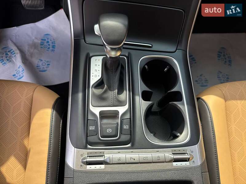 Мінівен Kia Carnival 2021 в Києві