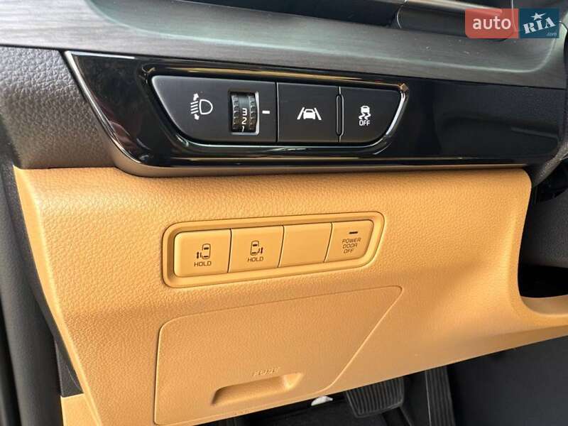 Мінівен Kia Carnival 2021 в Києві