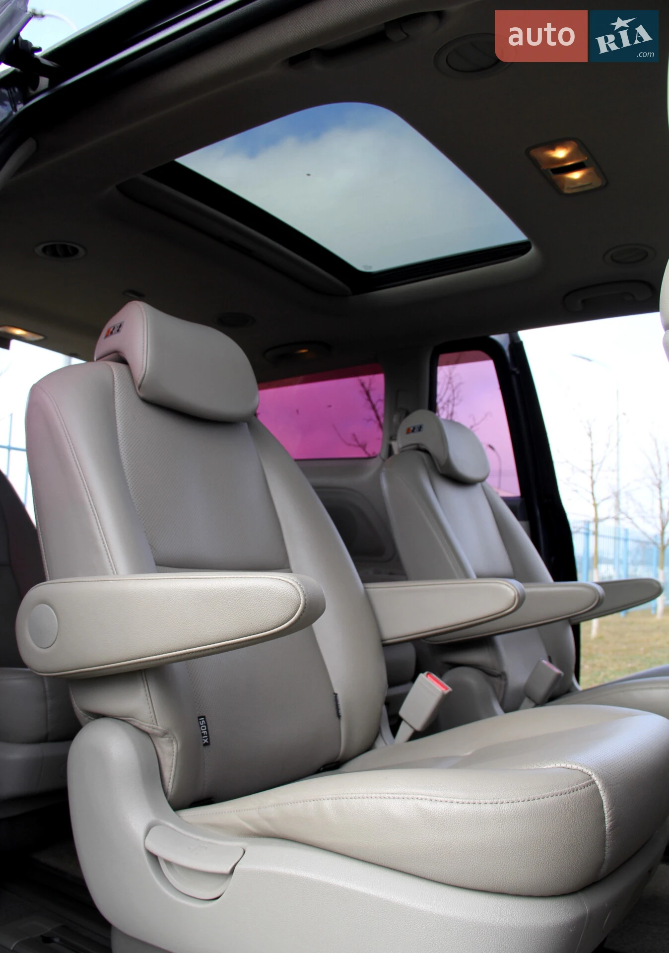 2015 Kia Carnival - мініатюра 10