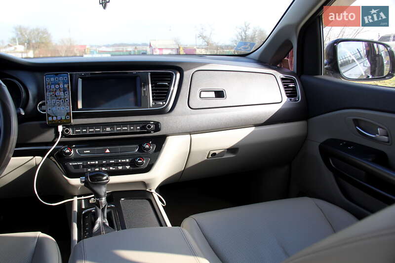 Минивэн Kia Carnival 2015 в Одессе