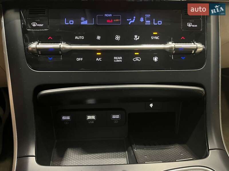 Мінівен Kia Carnival 2021 в Одесі