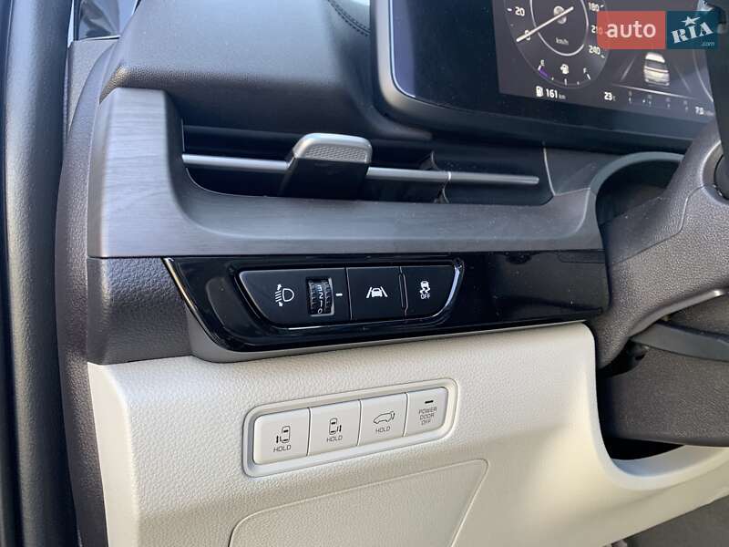 Мінівен Kia Carnival 2021 в Львові