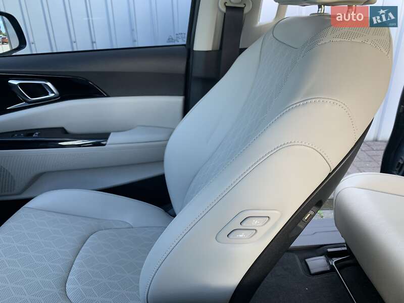 Мінівен Kia Carnival 2021 в Львові
