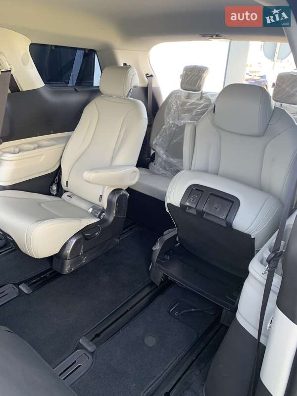 Мінівен Kia Carnival 2021 в Львові