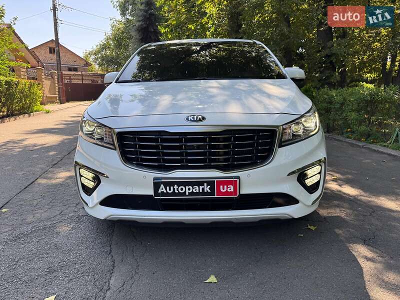 Минивэн Kia Carnival 2019 в Киеве