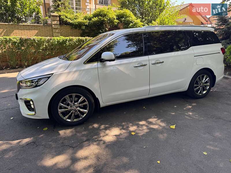 Минивэн Kia Carnival 2019 в Киеве