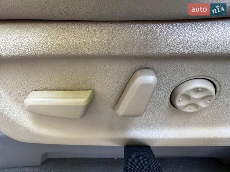 Минивэн Kia Carnival 2019 в Киеве