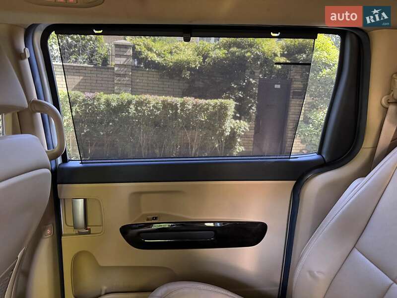 Минивэн Kia Carnival 2019 в Киеве