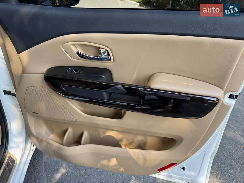 Минивэн Kia Carnival 2019 в Киеве