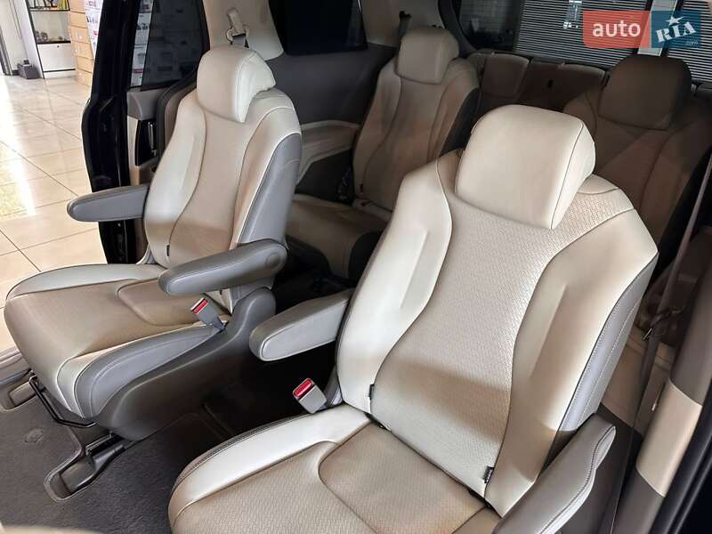 Мінівен Kia Carnival 2022 в Одесі