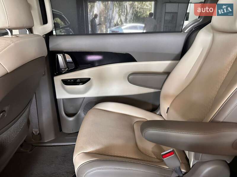 Мінівен Kia Carnival 2022 в Одесі