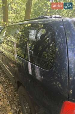 Мінівен Kia Carnival 2004 в Сумах