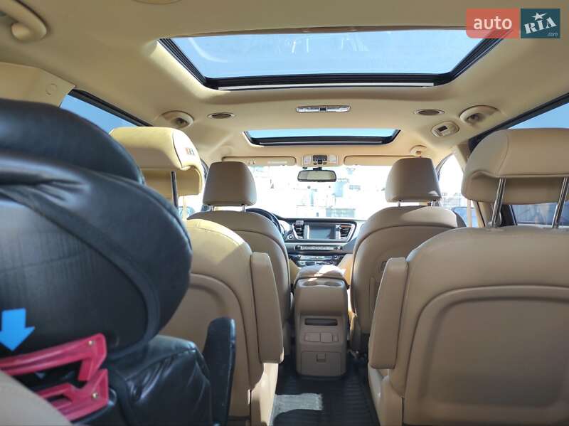 Минивэн Kia Carnival 2018 в Киеве