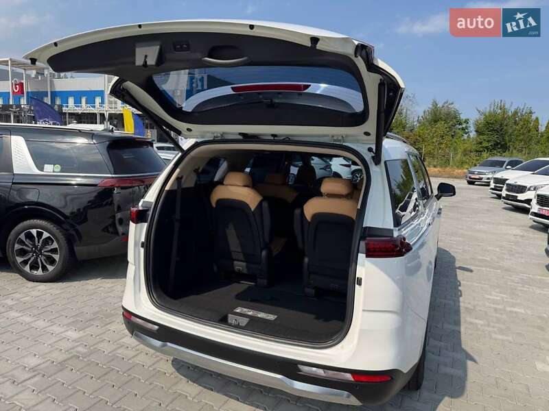 Минивэн Kia Carnival 2021 в Киеве