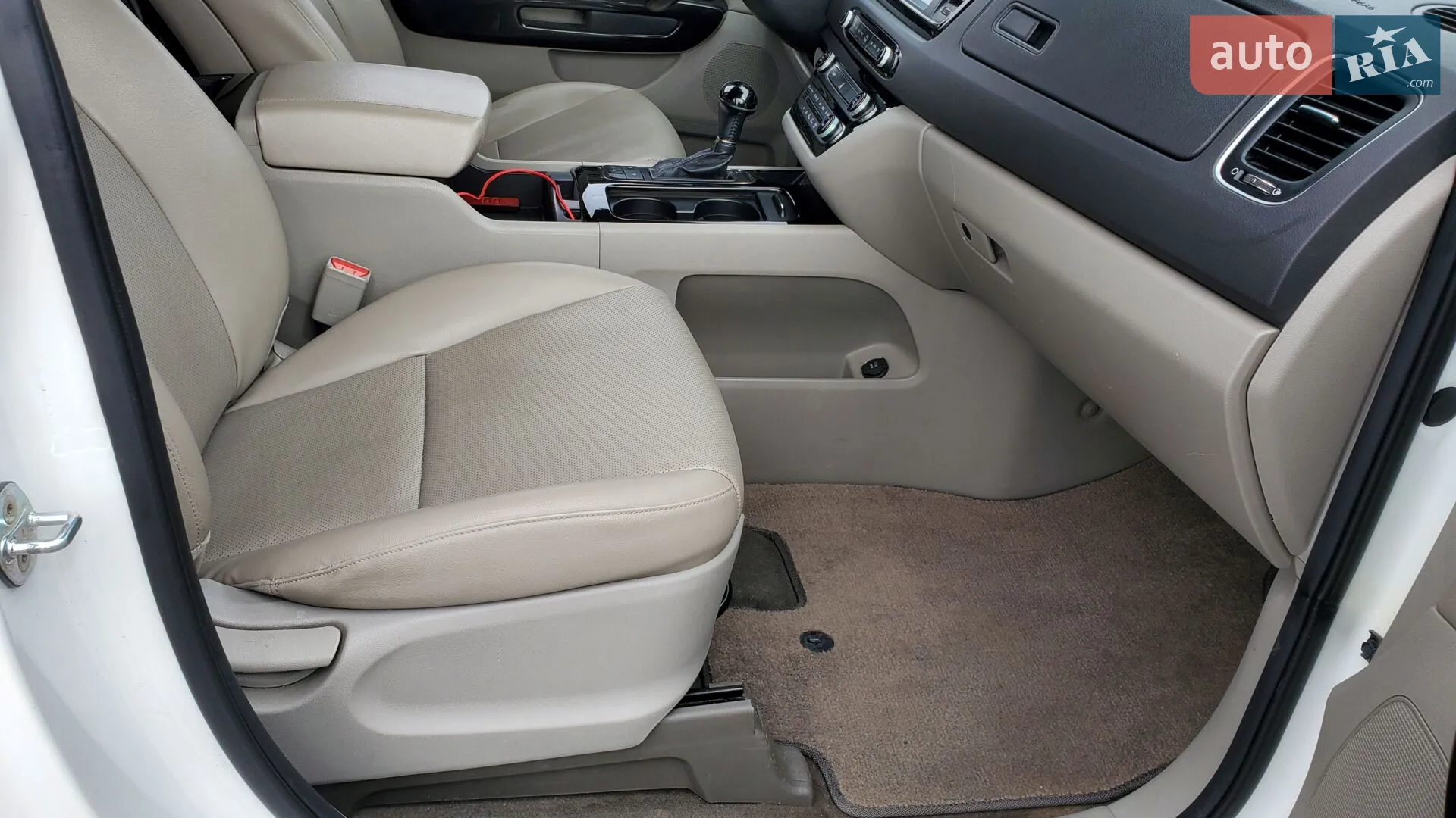 2015 Kia Carnival - мініатюра 40