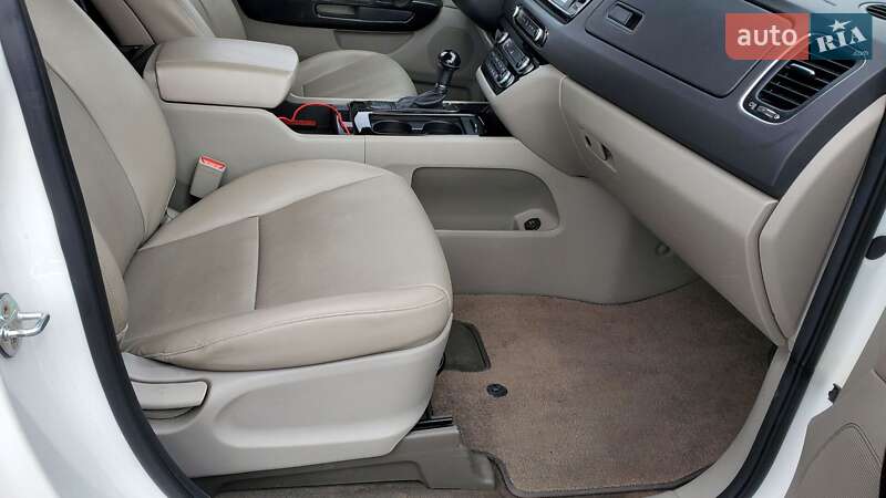 Мінівен Kia Carnival 2015 в Одесі фото 40 Мінівен Kia Carnival 2015 в Одесі
