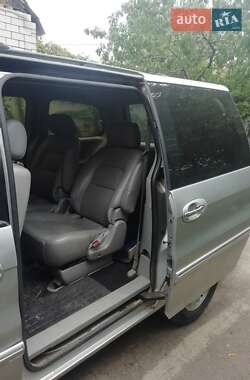 Минивэн Kia Carnival 2003 в  фото 8 Минивэн Kia Carnival 2003 в