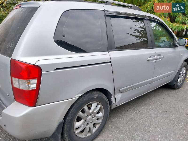 Мінівен Kia Carnival 2006 в Києві