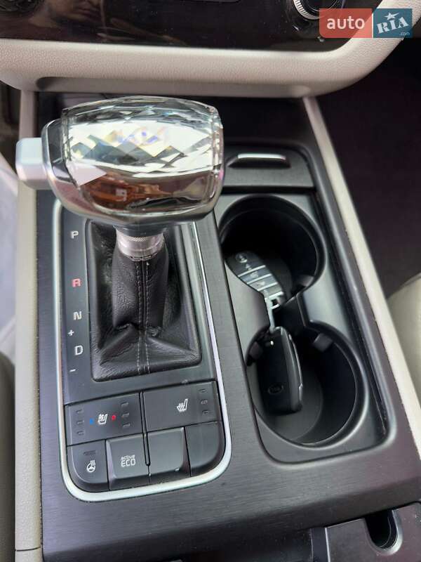 Мінівен Kia Carnival 2015 в Хмельницькому