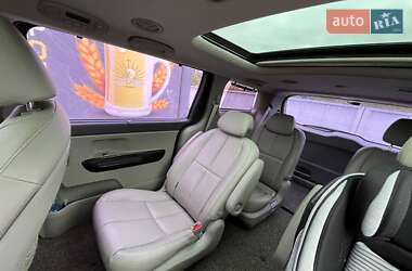 Мінівен Kia Carnival 2014 в 