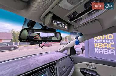 Мінівен Kia Carnival 2014 в 