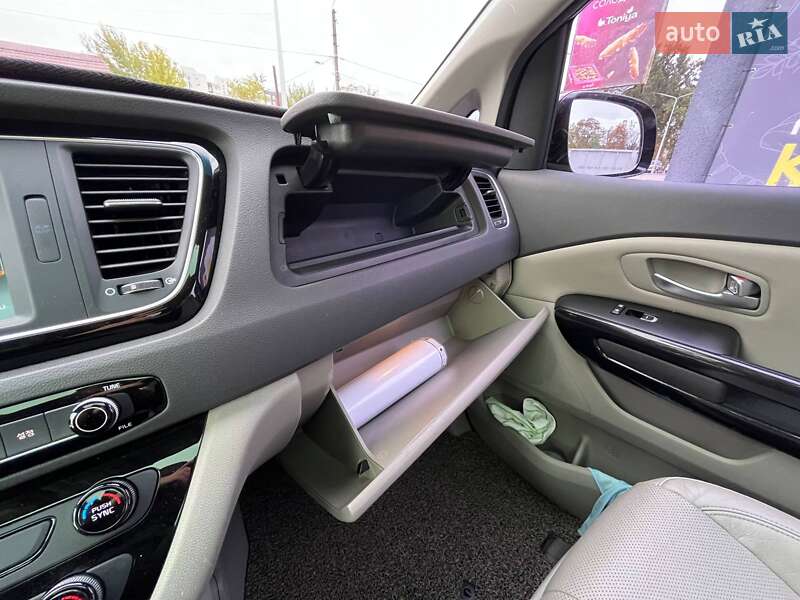 Мінівен Kia Carnival 2014 в Києві