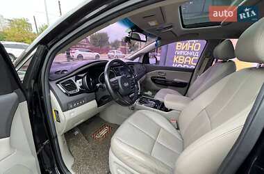 Мінівен Kia Carnival 2014 в 