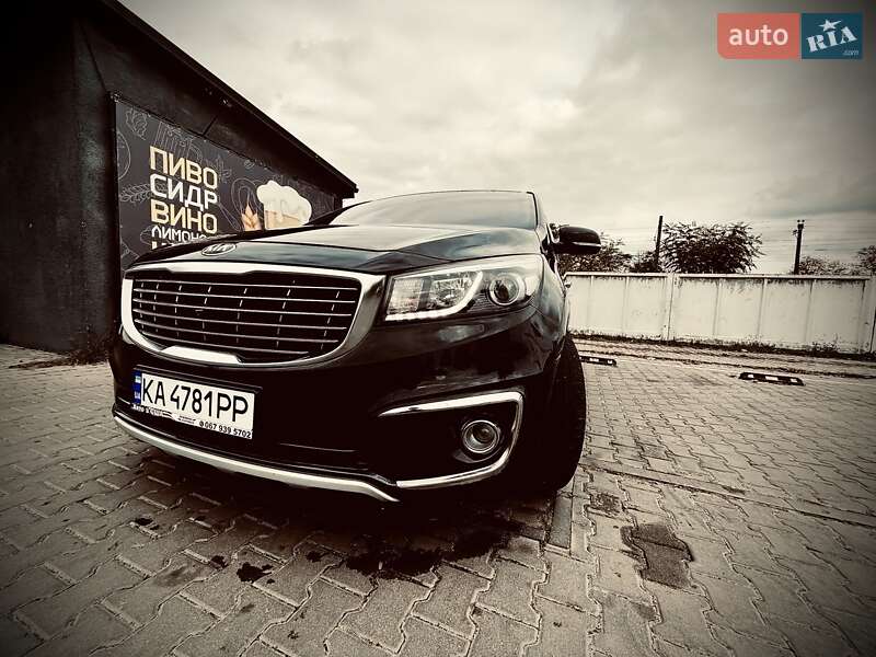 Мінівен Kia Carnival 2014 в 